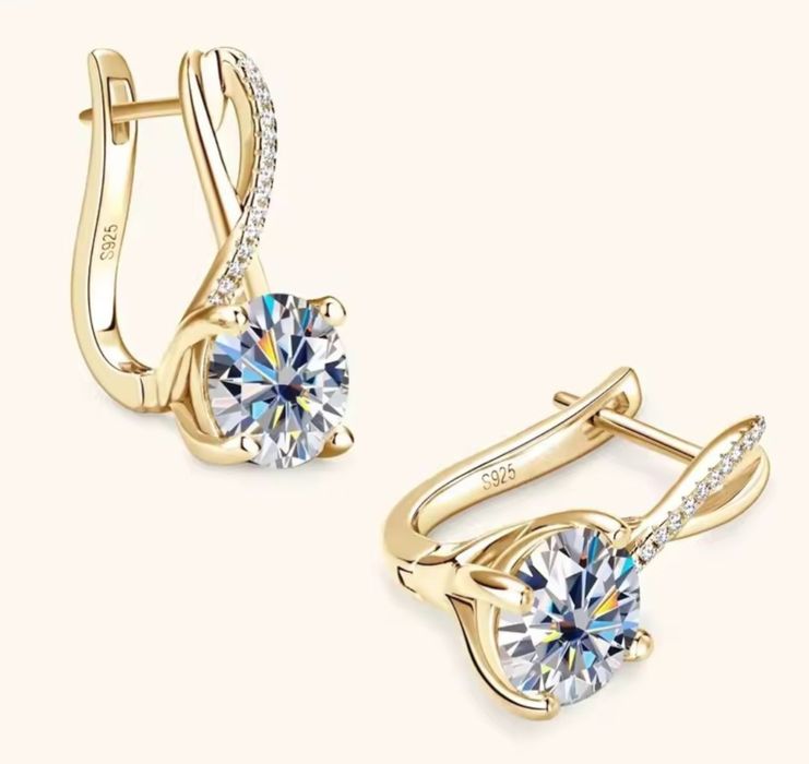 Неймовірні срібні сережки з діамантом (муасаніт)