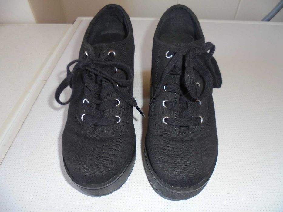 sapatos de senhora cor pretos