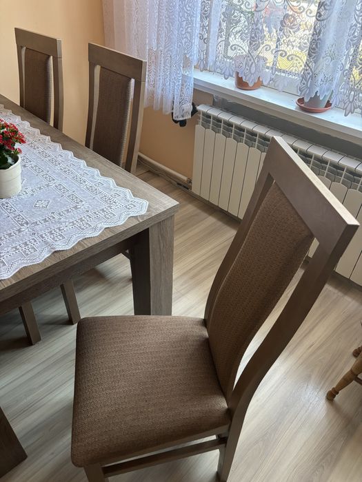 Rozkladany stól i 6 krzeseł