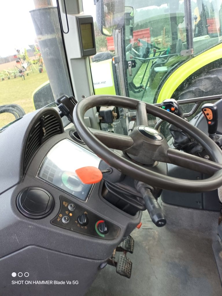 Claas Ares 557 z ładowaczem