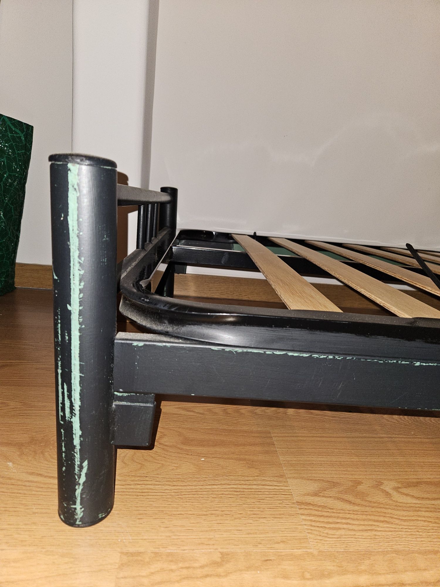 Cama de solteiro em ferro