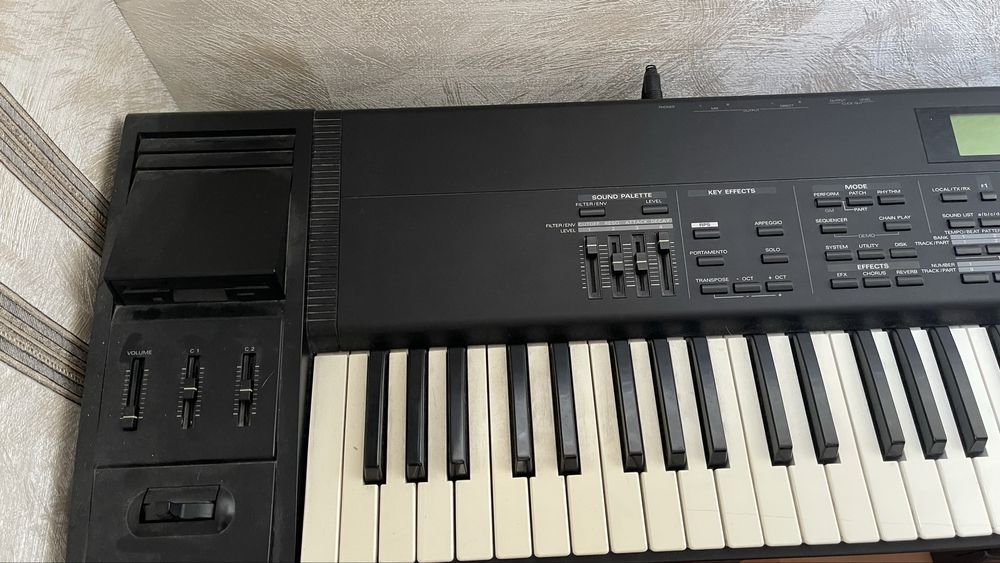 Музична робоча станція Roland XP-80