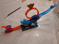 Hot wheels t-rex pętla
