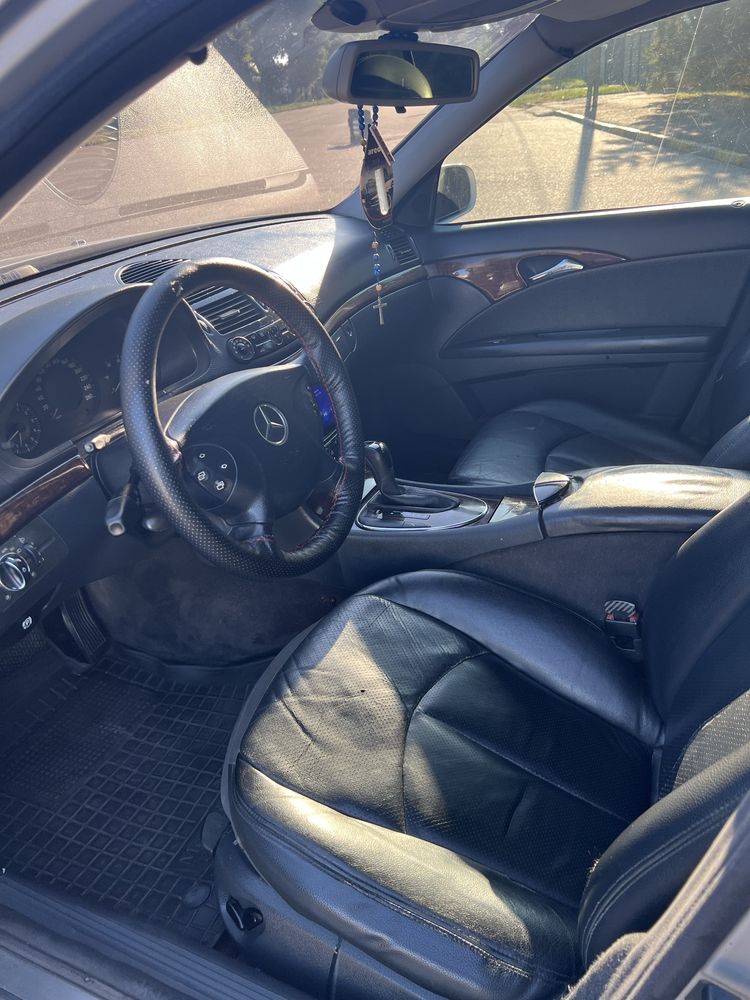 Mercedes-Benz- E-Class 2003