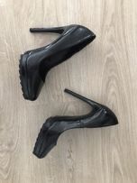 Sapatos pretos altos com 12 cm - Marca ZARA
