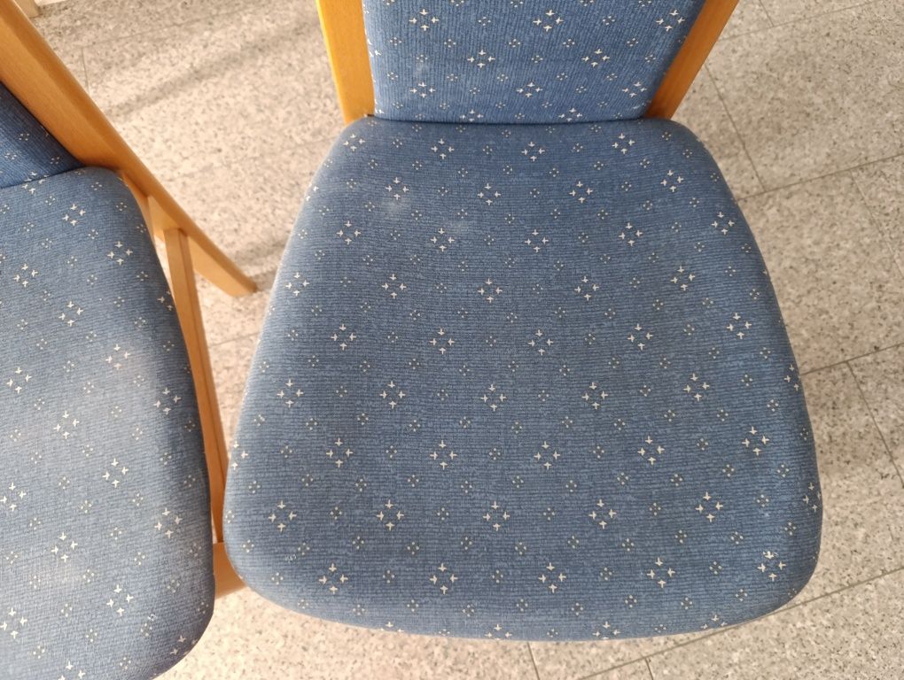 Dwa krzesła drewniane kuchenne