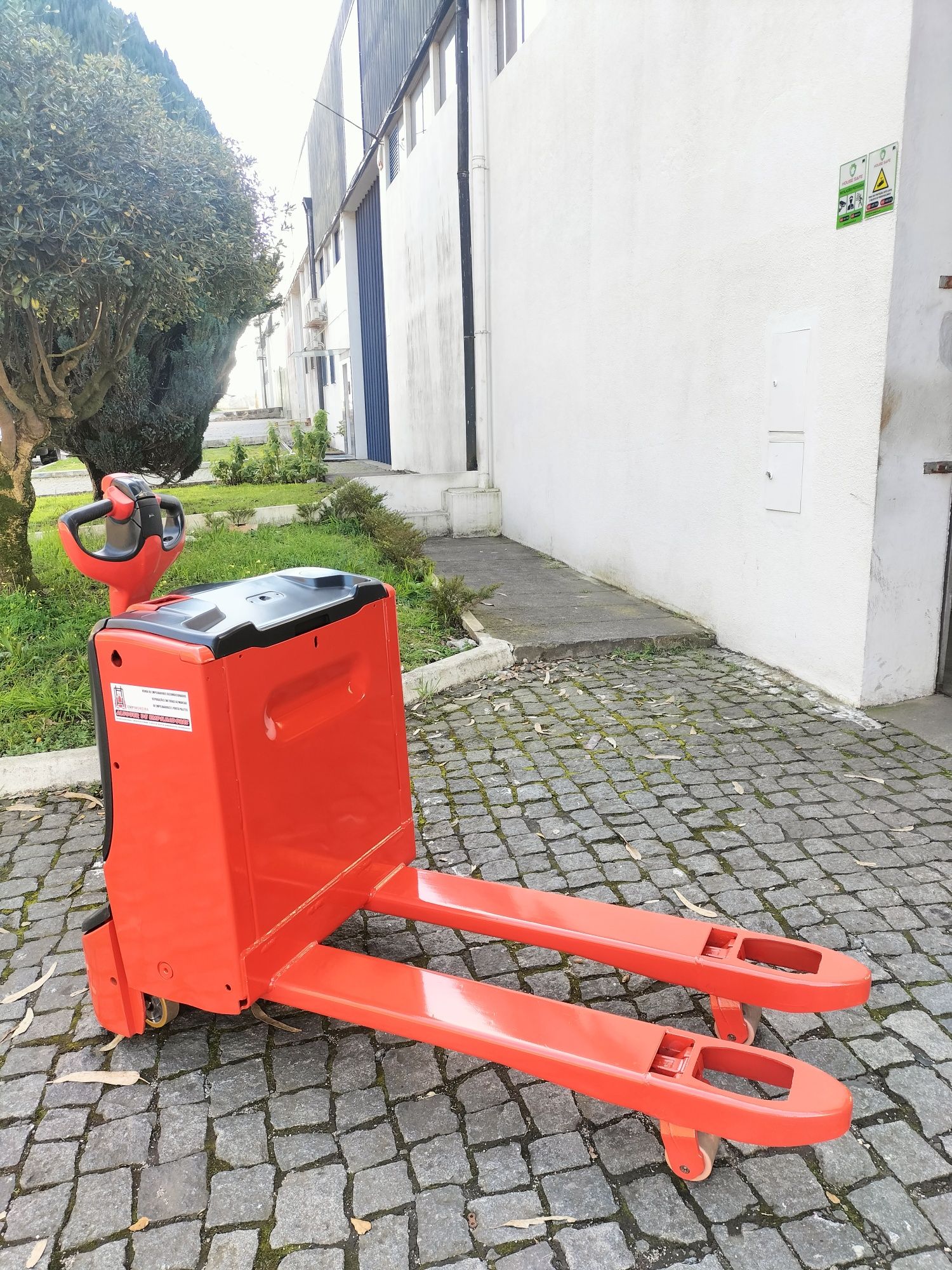 Porta Paletes Elétrico Linde T18 , Ano 2019