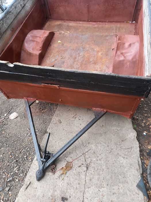 Продам прицеп на полном ходу