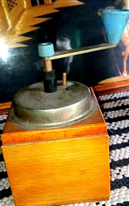 Stare dwa młynki do pieprzu