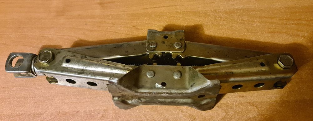 Lewarek podnośnik samochodowy honda