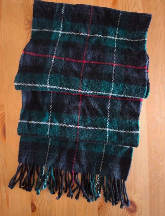 Zielony wełniany klasyczny szal w kratę Johnstons of Elgin tartan