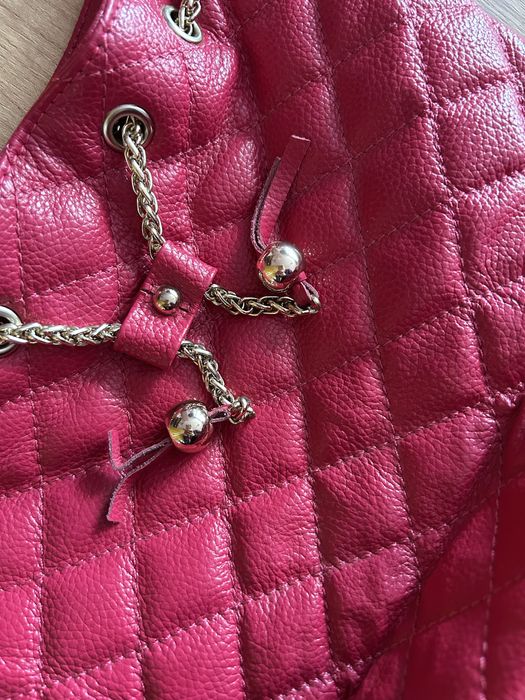 Червона сумочка з натуральної шкіри