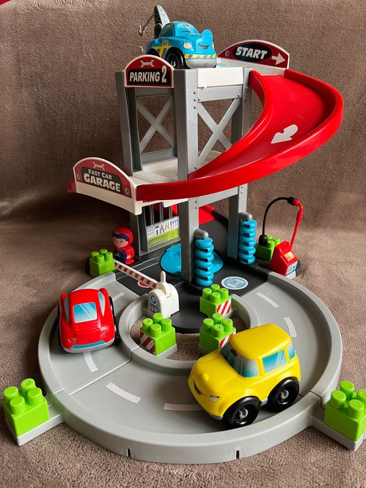 Garagem com oficina e lavagem para brincar