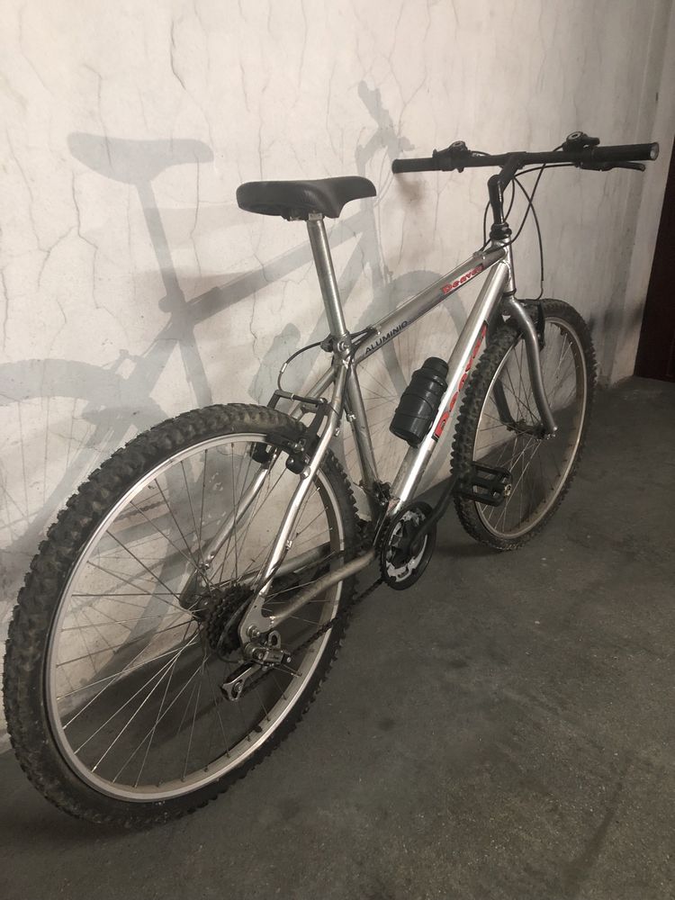 Bicicleta em alumínio