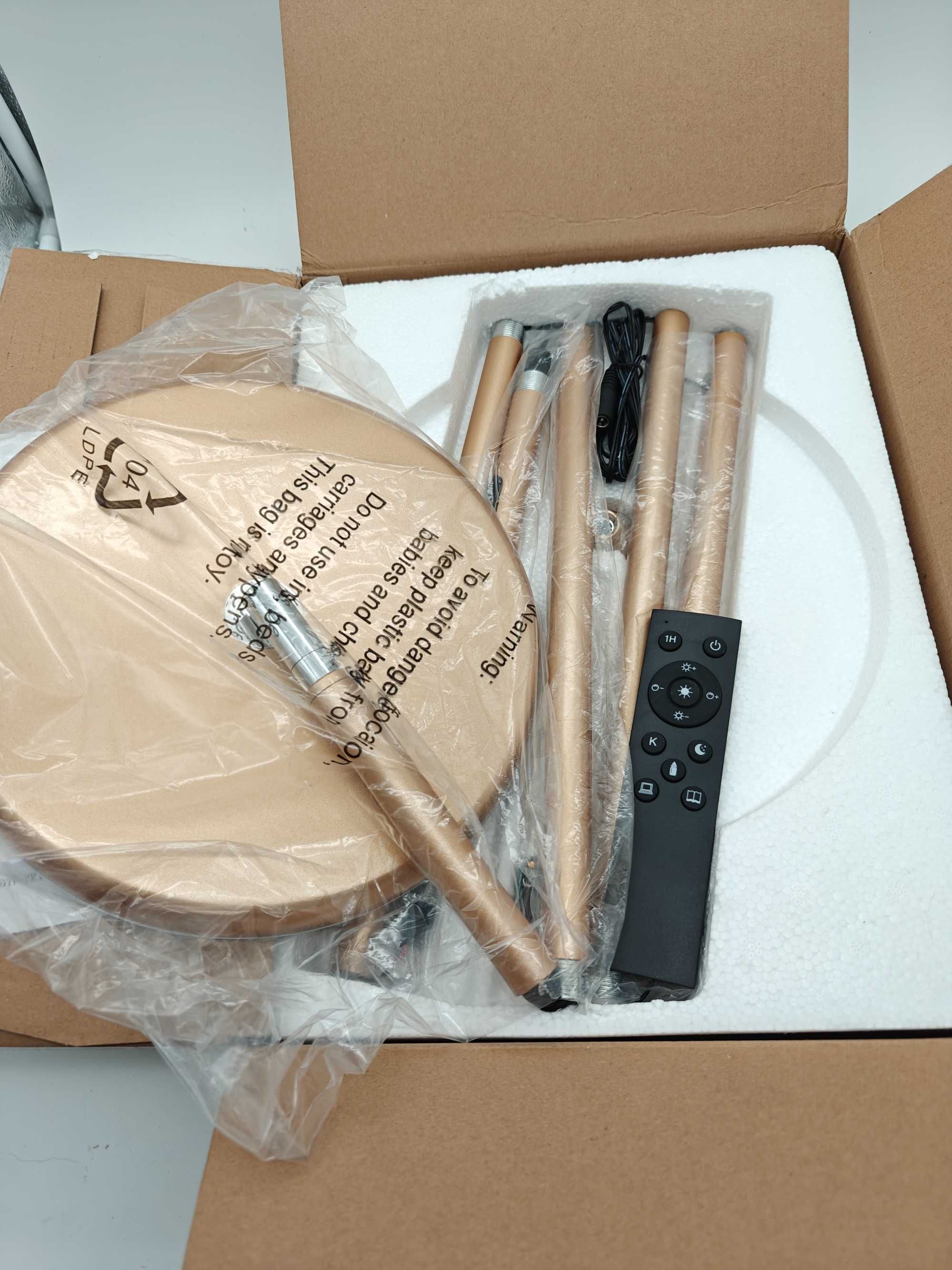 Candeeiro de Chão PreeOtti LED 36W Dourada - Ajustável 3000K-5000K