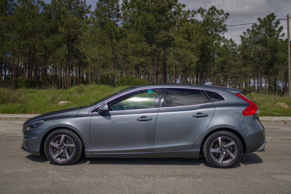 Volvo V40 D4 R-Design