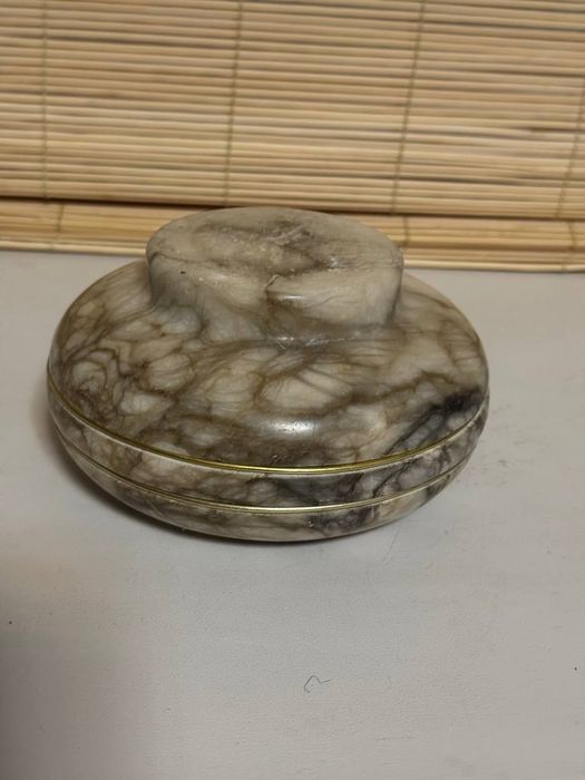 Шкатулка из мрамора
