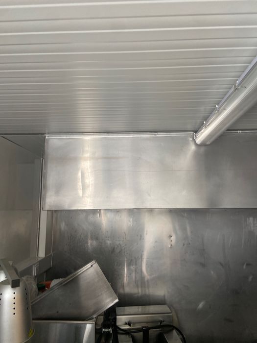 Contentor street food 5 mt abre a frente mais 1,5 mt