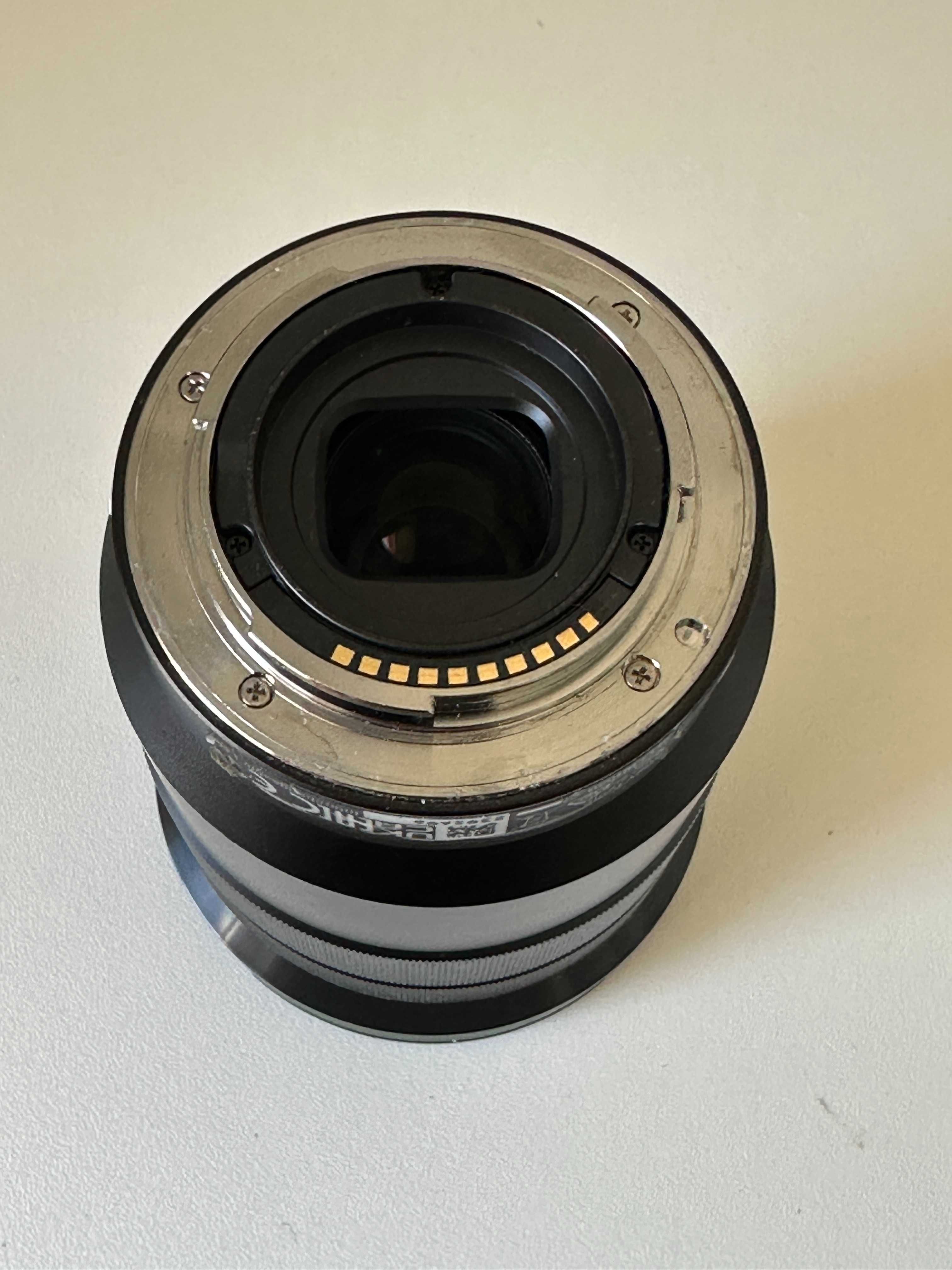 Objetiva Sony SELP18105G E PZ 18-105mm f/4.0 G - APS-C