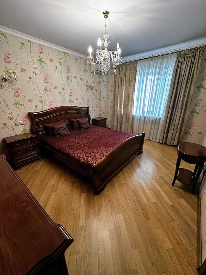 Продам 4-х кімнатну квартиру по вул.Драгоманова,31Б