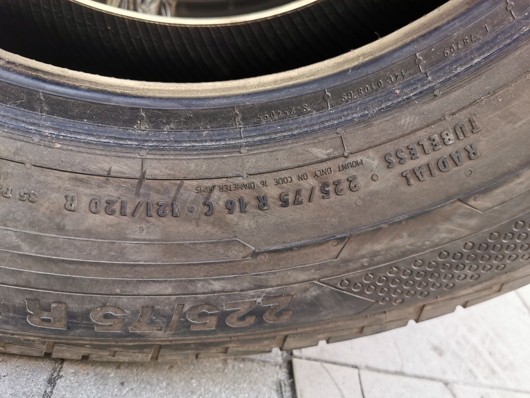 Летняя резина 225/75 R16C Continental