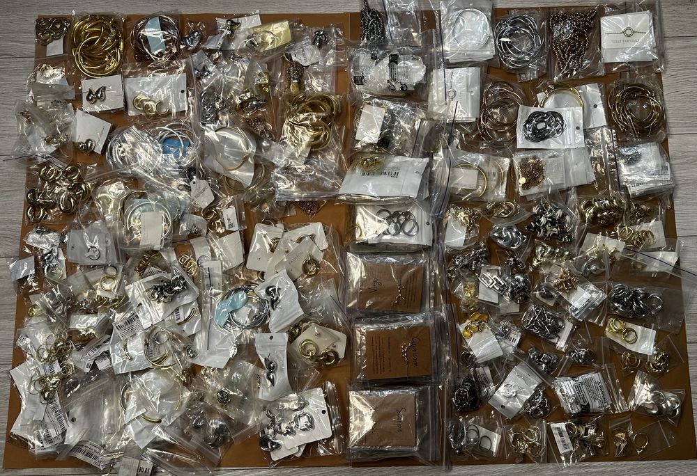 Продаж прикрас (біжутерія)