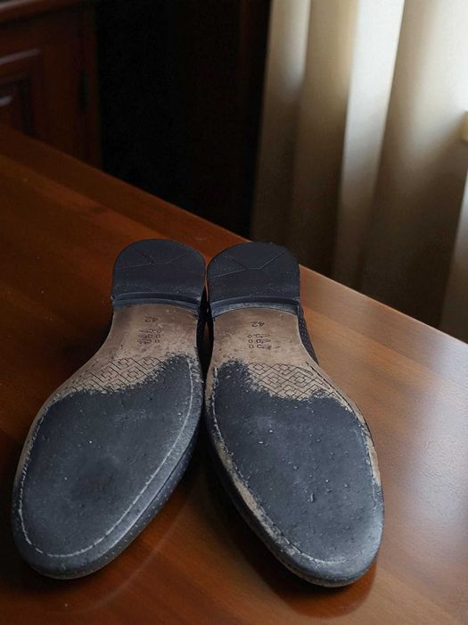 Стильні чоловічі шкіряні лофери DENTI з перфорацією та китицями