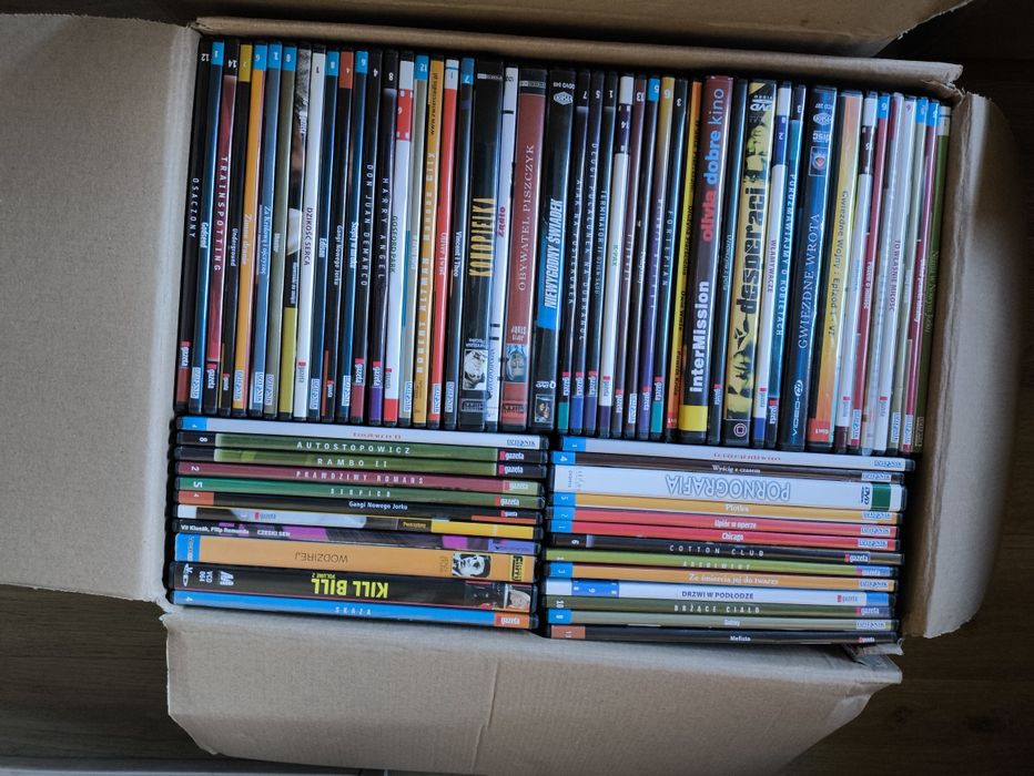 Kolekcja ok. 160 filmów DVD – sensacyjne, dramaty, klasyka – rabaty