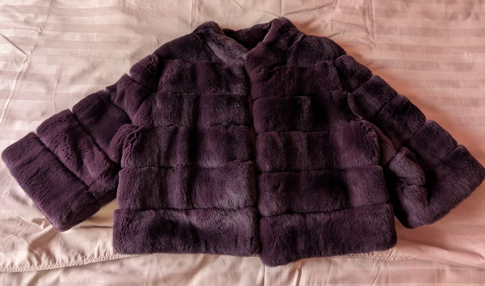 Жіноча шубка незвичного кольору