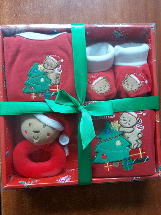 Дитячий подарунковий набір для новонароджених.