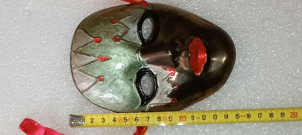 Antiga máscara italiana em cloisonné