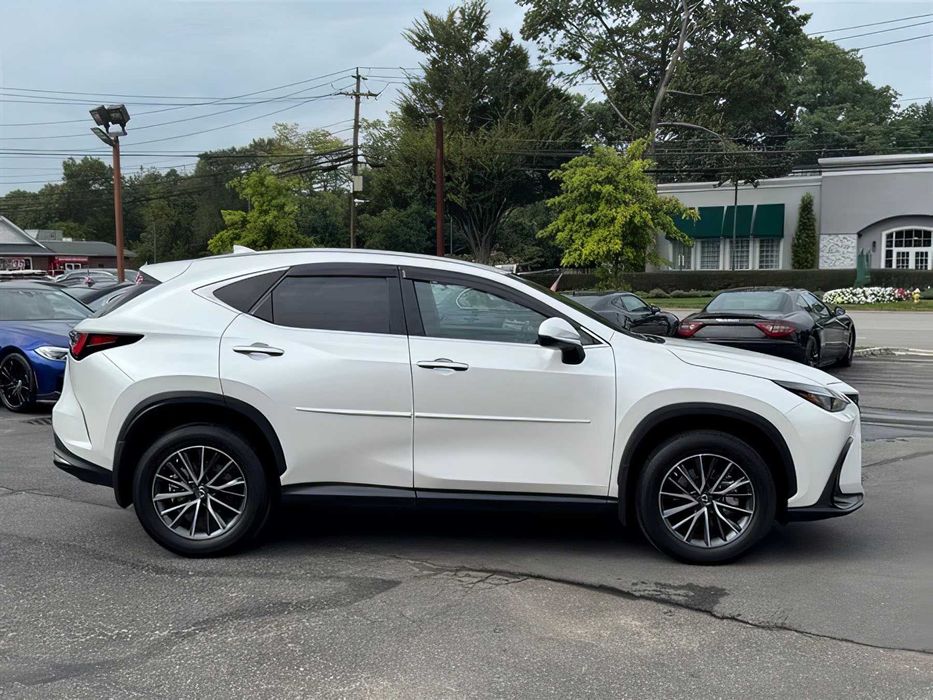 Lexus NX      2022