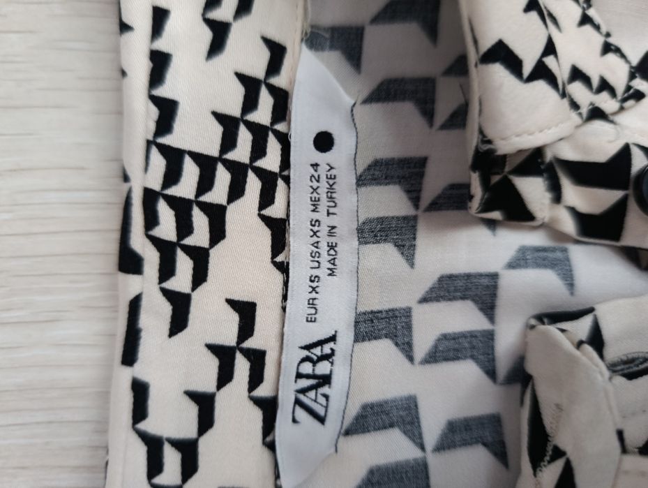 Костюм Zara ,геометричний принт.. розмір М