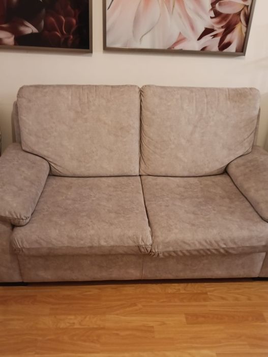 Sofá de sala, cadeiras e mesa de janta e mesa de centro de sala r