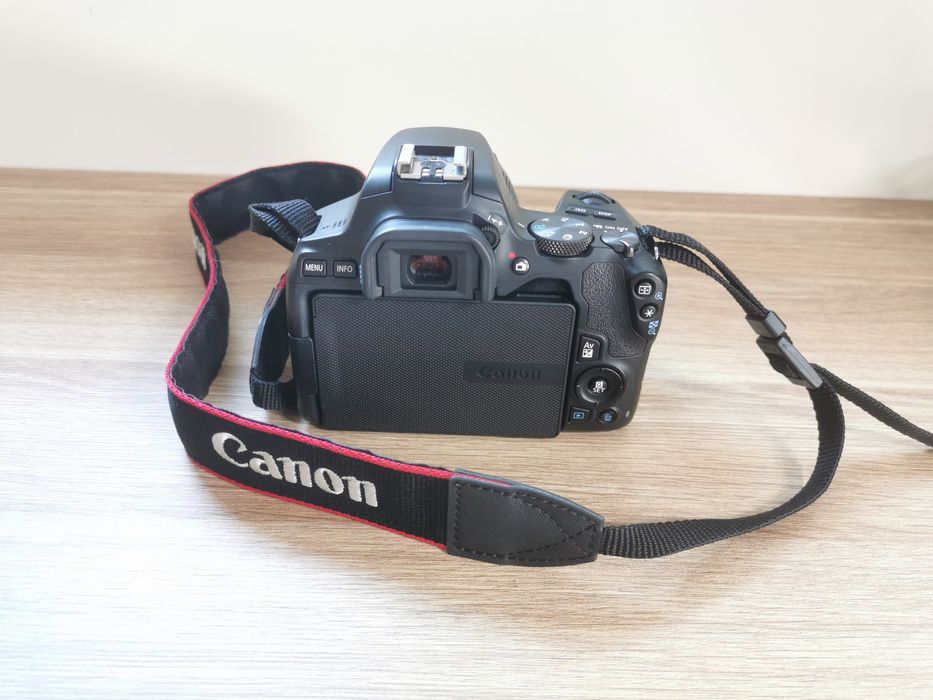 Canon EOS 250D 18-55mm