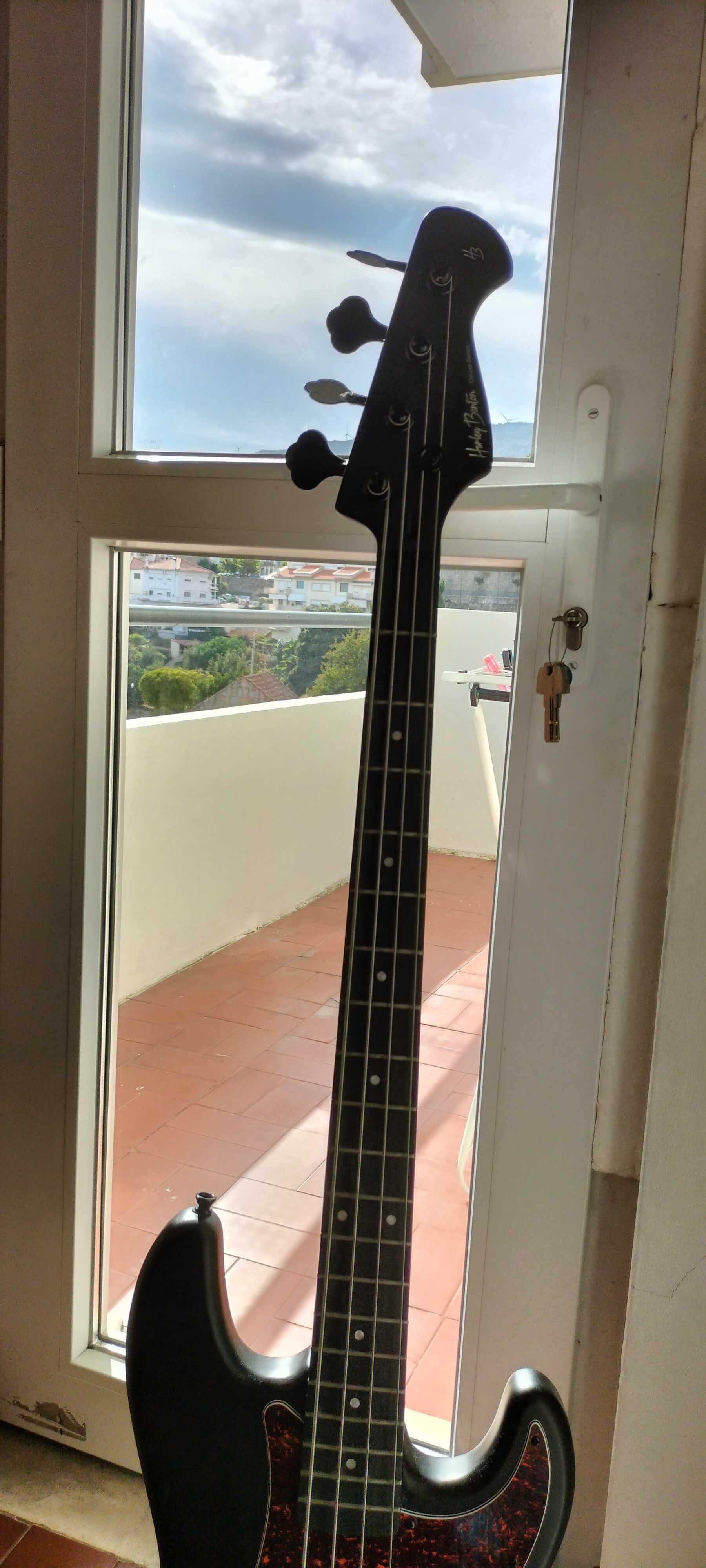 Baixo eléctrico só tem 1 Ano bom preço