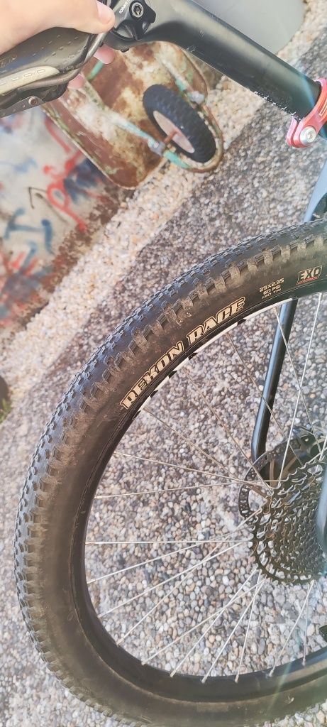 Bicicleta BTT carbono usada