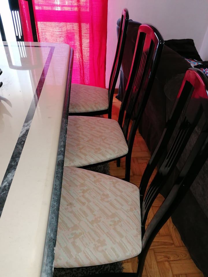 Venda de mesa e cadeiras