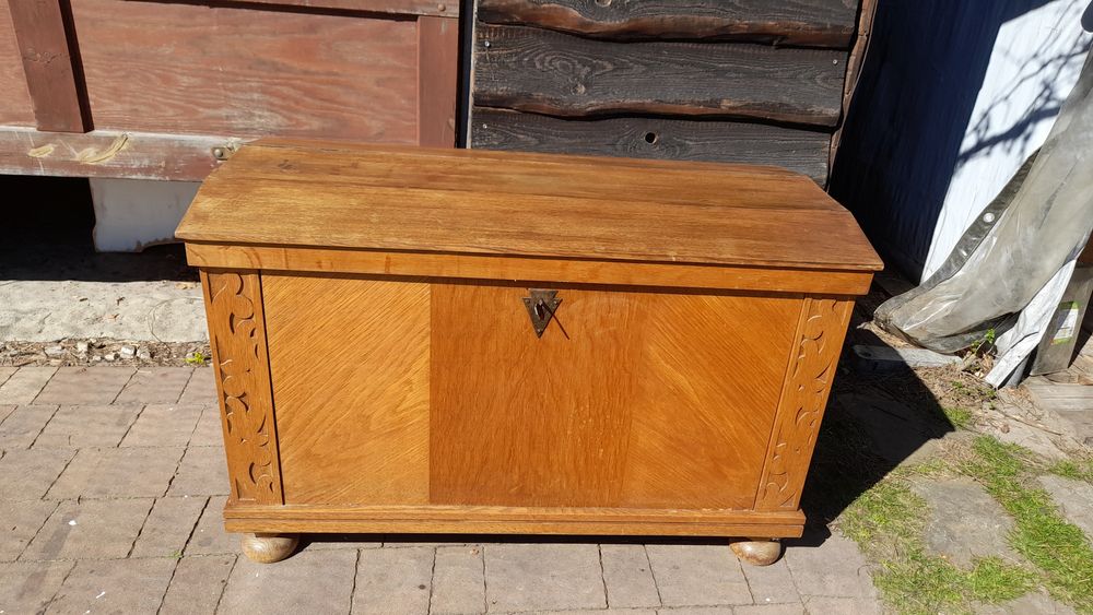 Skrzynia w stylu rustykalnym , fornirowana