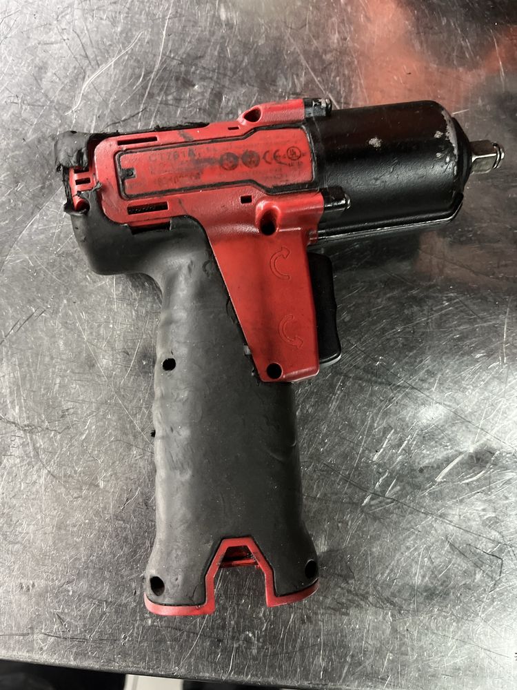 Pistola impacto snap-on a bateria 3/8 usada em bom estado. Sem bateria