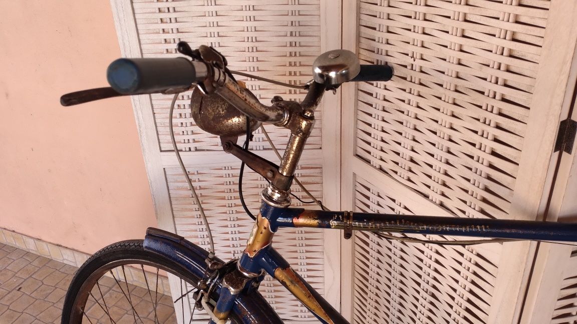 Tenho para vender 1 bicicBicicleta Ye-Ye de 1985 em bom estado