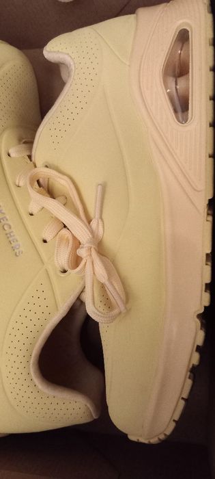 Ténis amarelos praticamente novos