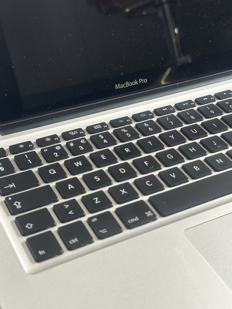 MacBook Pro 13.3” i7  750GB