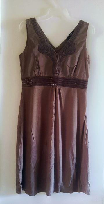 Sukienka z haftem dymny róż