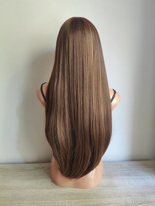 Nowa realistyczna jasno brązowa długa prosta peruka delikatne refleksy