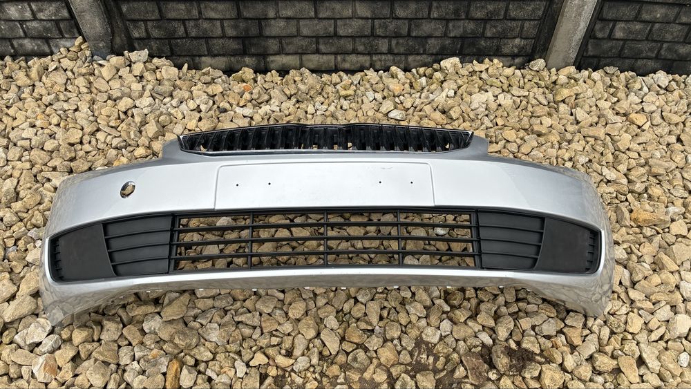 Zderzak przedni Skoda Octavia 3 III 5E 12- przedlift srebrny LA7W