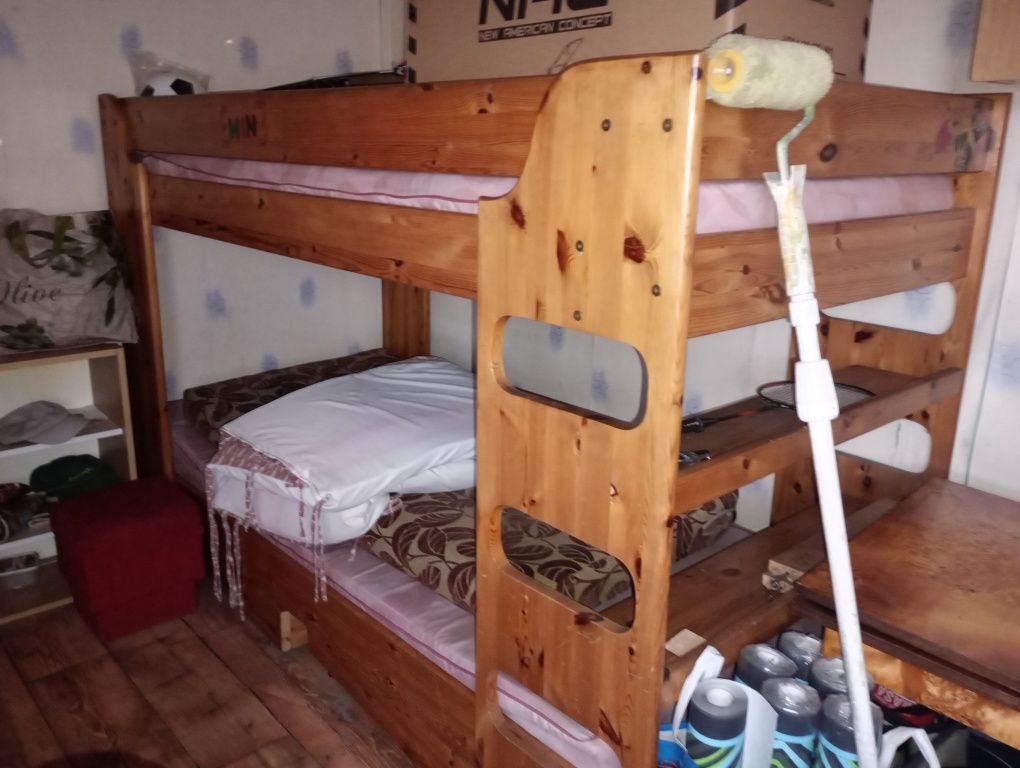 Łóżko piętrowe drewniane