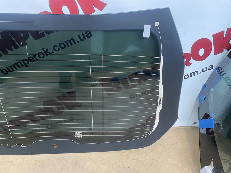 Заднее стекло Ford Mach E