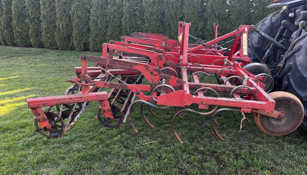 Agregat uprawowy 4,40m, hydraulicznie rozkladany.