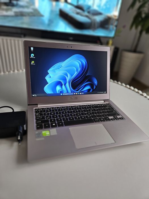 Asus ZenBook ux303 i7/8gb/256 Grafika 2gb! Win11